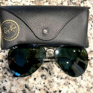 Ray-Ban Aviator Sunglasses Black Frame Green Lenses